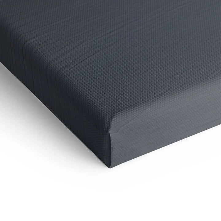 Detailansicht schwarze Leinwandkante eines modernen Wandbildes, strukturierte Oberfläche