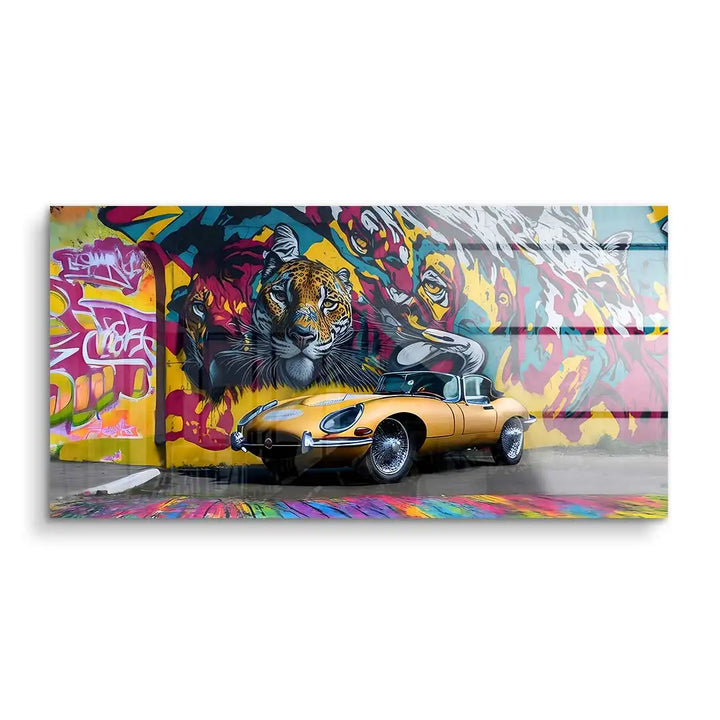 Wandbild mit Jaguar E-Type Oldtimer vor bunter Graffiti-Wand mit Tiger-Motiv, Acrylglas
