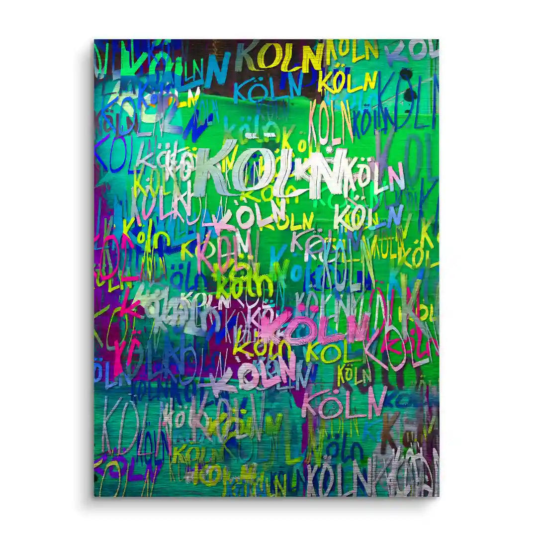 Modernes Wandbild mit buntem Köln-Schriftzug vor grün-blauem Hintergrund, Kunst für Zuhause