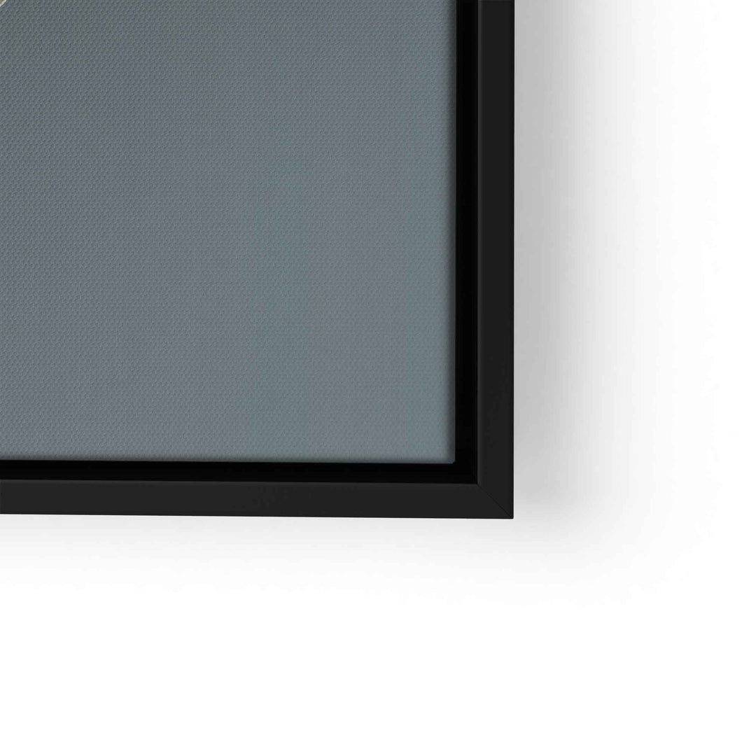 Nahaufnahme eines modernen Wandbilds mit schwarzem Rahmen auf weißer Wand