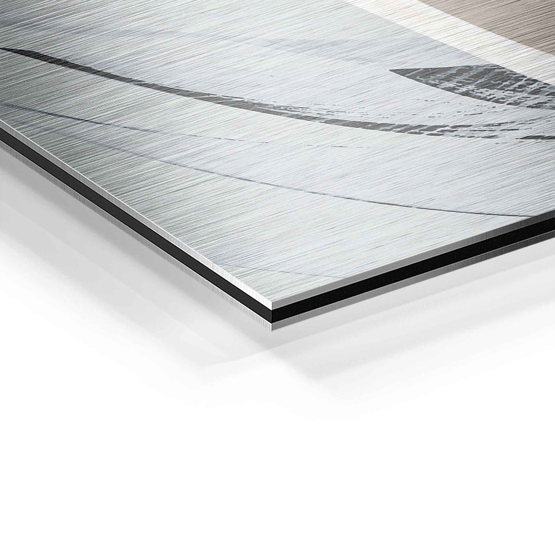 Detailaufnahme eines abstrakten Wandbilds auf Aluminium mit fließender, kreativer Kunst