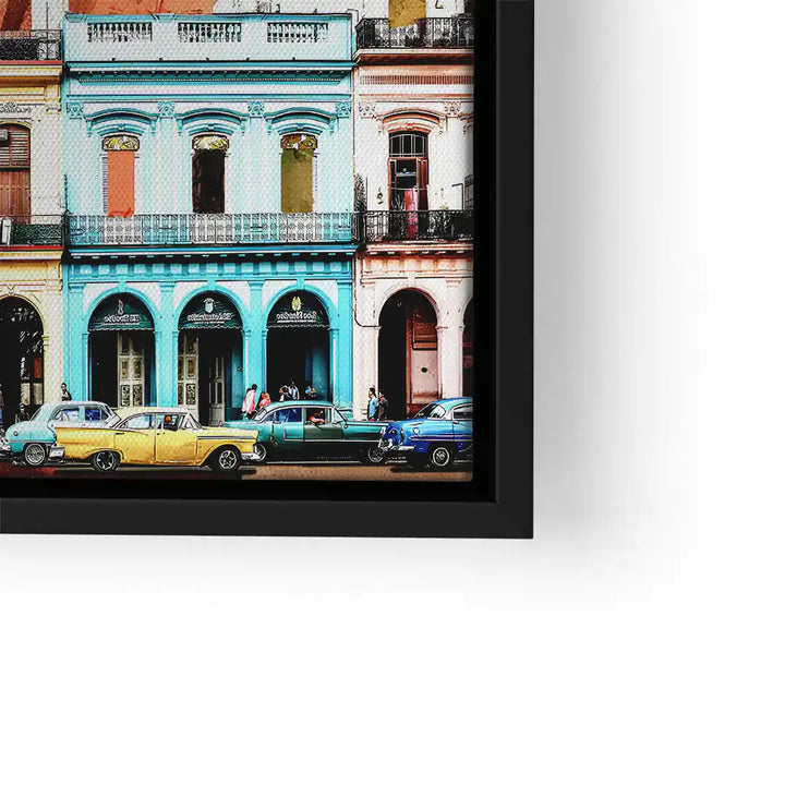 Wandbild mit bunten Oldtimern vor farbenfrohen Häusern in Havanna, Kuba, gerahmt