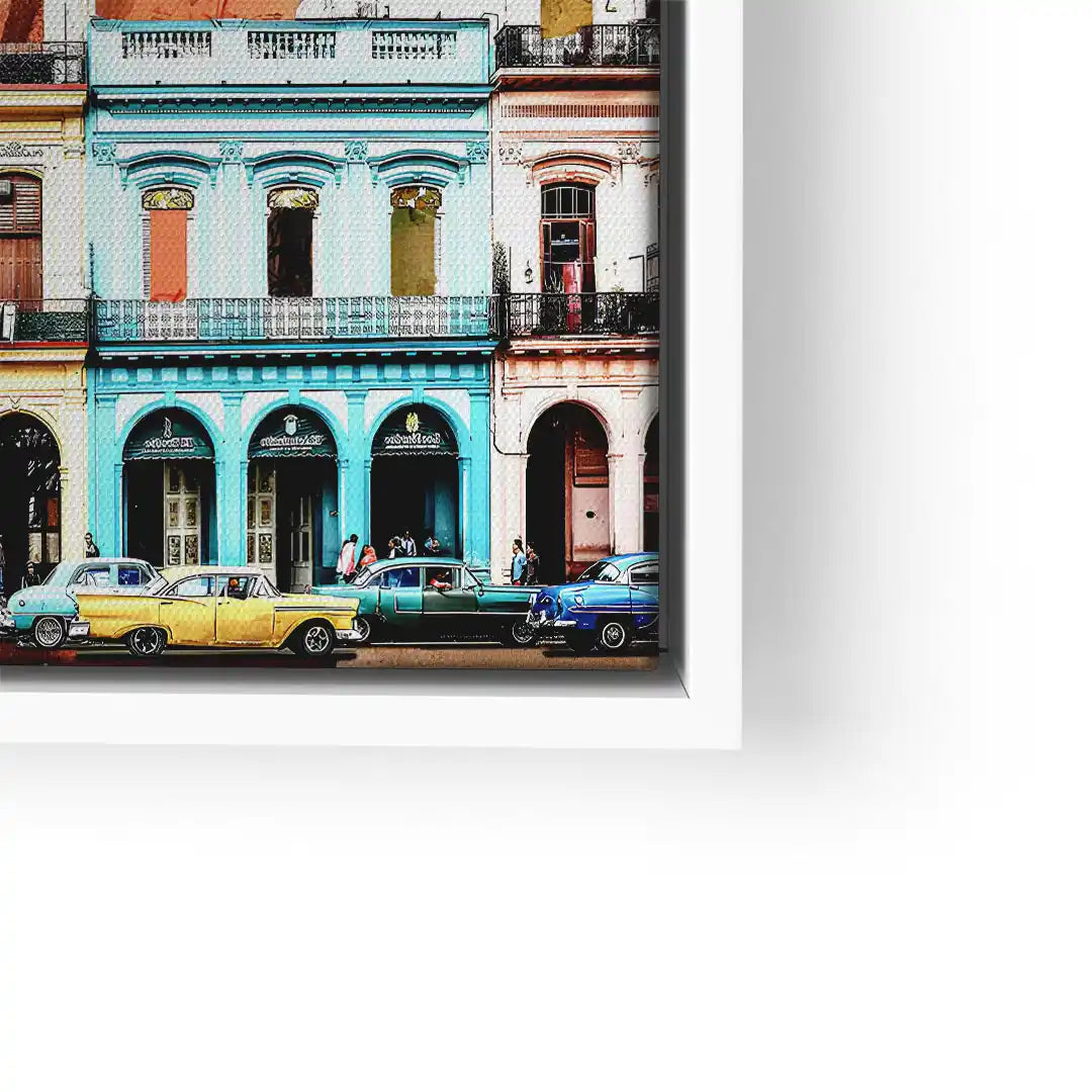 Wandbild mit bunten Oldtimern und kolonialen Fassaden in Havanna, Kuba, im Rahmen