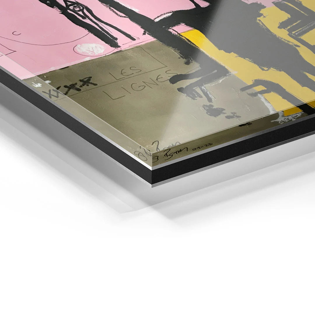 Detail eines modernen Acrylglas-Wandbilds mit abstrakten Linien auf rosa, gelbem und grauem Hintergrund.