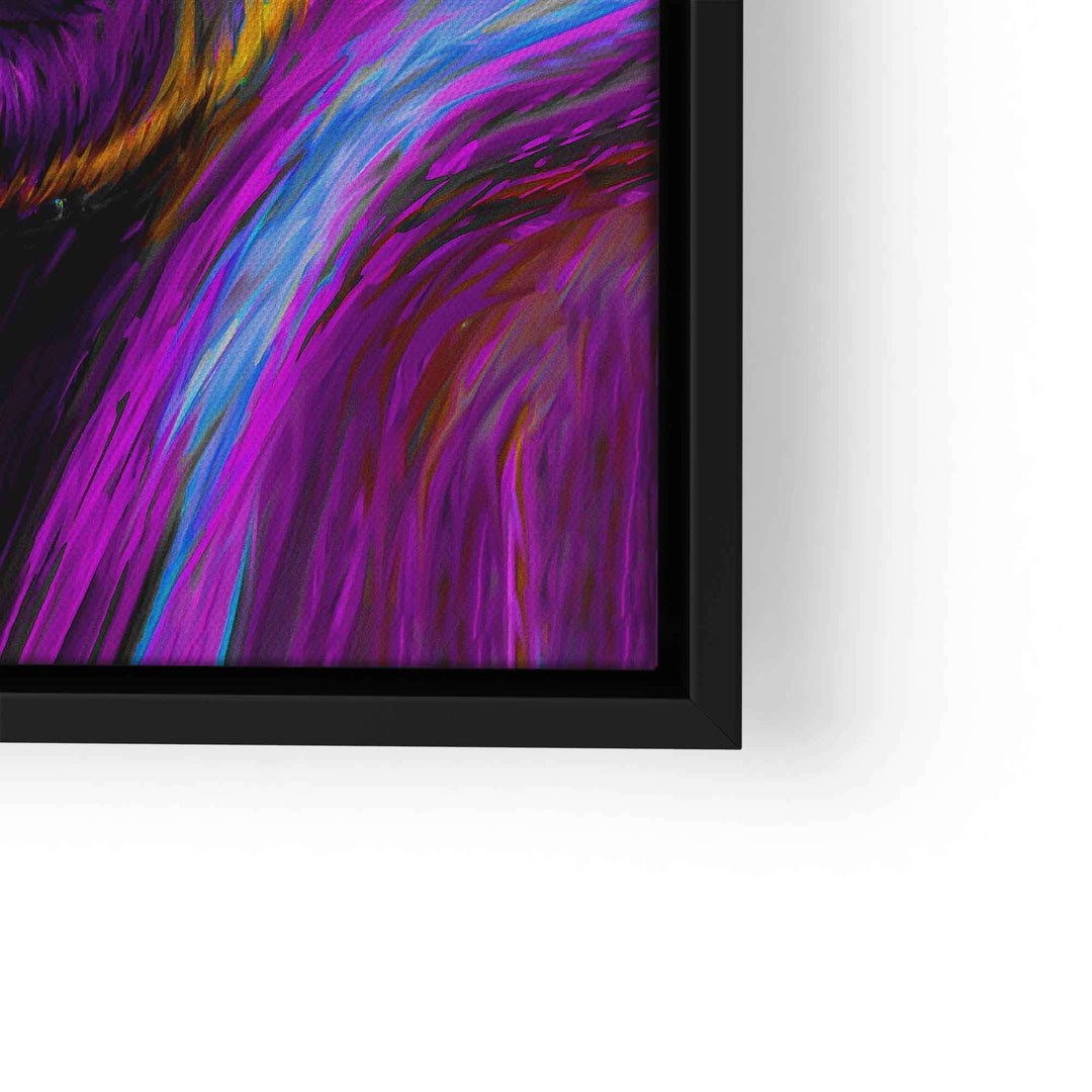 Detail eines Wandbilds mit lila Gorilla, abstrakte Kunst, kräftige Farben, schwarze Rahmenkante