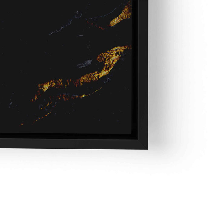 Modernes Wandbild mit goldenen Lippen auf schwarzem Hintergrund, schwarzer Rahmen