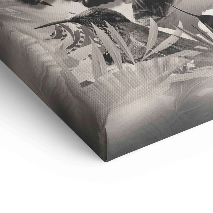 Detail einer Leinwand mit Vogel-Illustration und Pflanzen in monochromen Farben