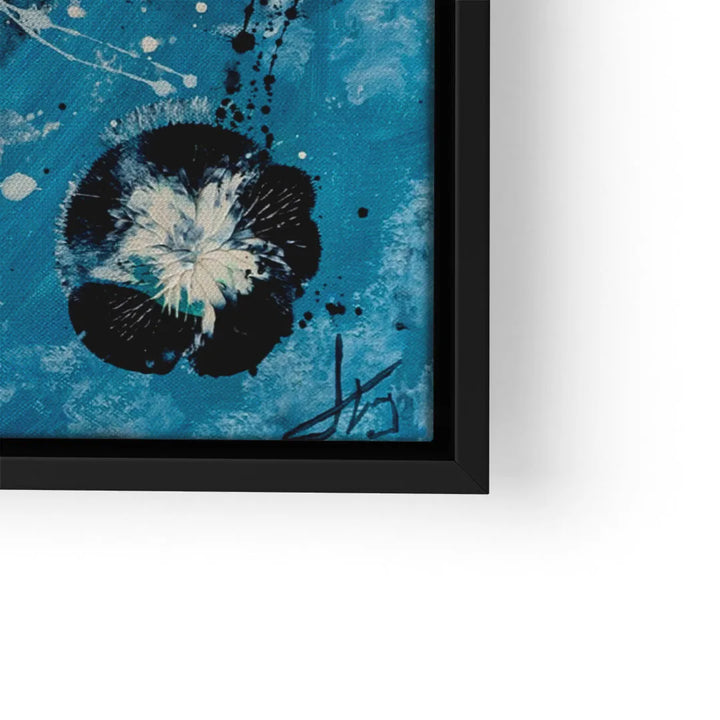 Abstraktes Wandbild mit Löwenzahn-Motiv auf blauem Hintergrund und schwarzem Rahmen
