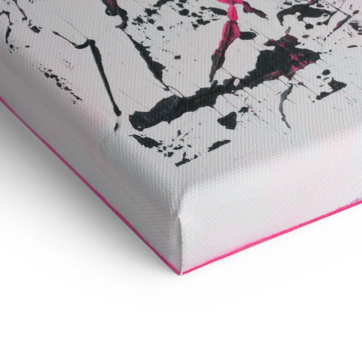 Detailaufnahme eines modernen Leinwandbildes mit schwarzem und pinkem abstraktem Farbdesign