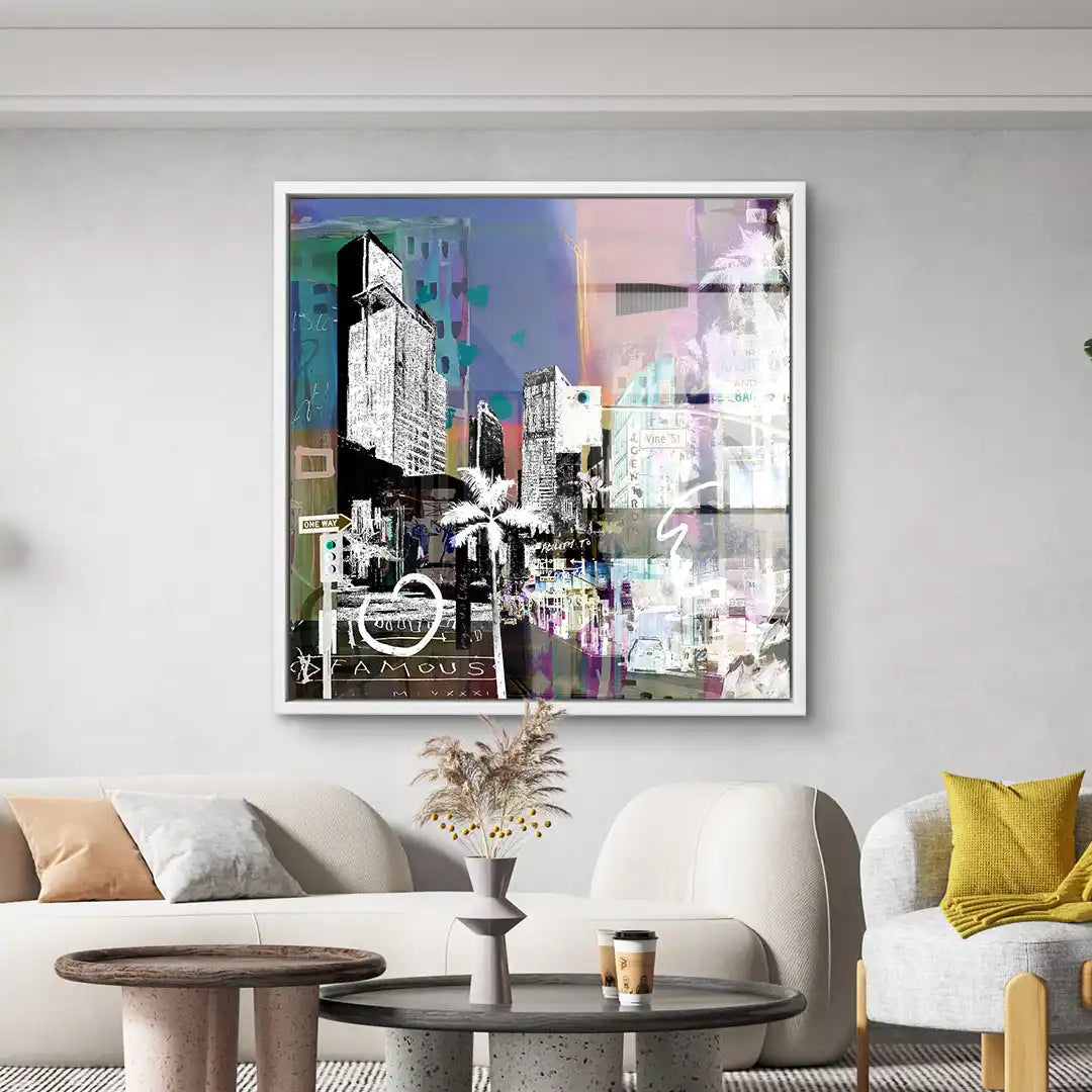 Modernes Wandbild mit Los Angeles Skyline, Palmen und urbanen Kunstmotiven im Wohnzimmer