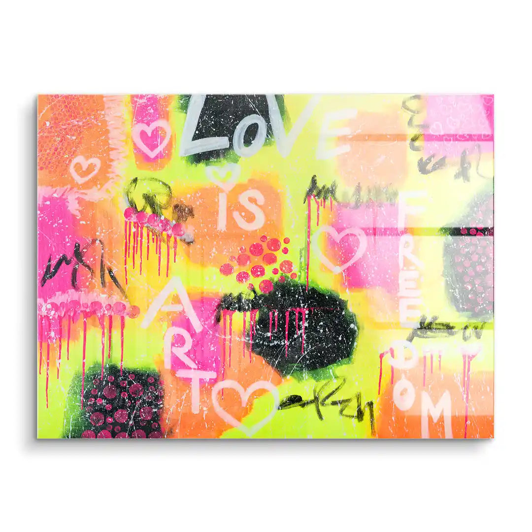 Modernes Acryl-Wandbild mit Graffiti-Texten Love, Art, Freedom, bunten Farben und Herzen