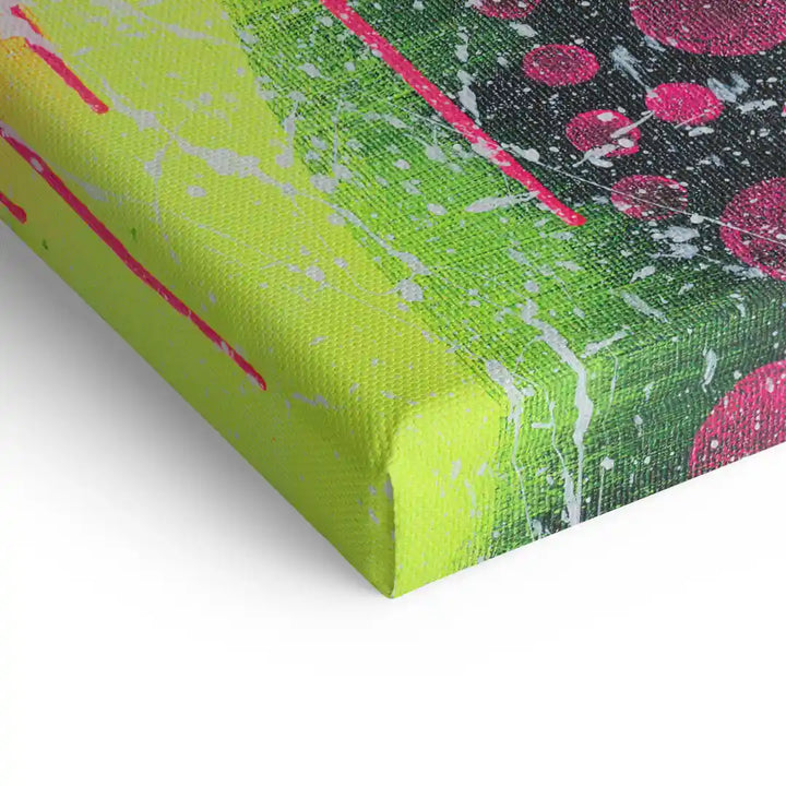Detailansicht buntes Wandbild auf Leinwand mit abstrakten Mustern, pinken Kreisen und grünen Farbtönen