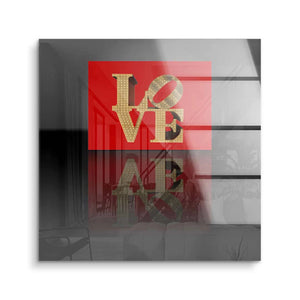 Modernes Wandbild mit goldenem LOVE-Schriftzug auf rotem Hintergrund, reflektierend, Acrylglas