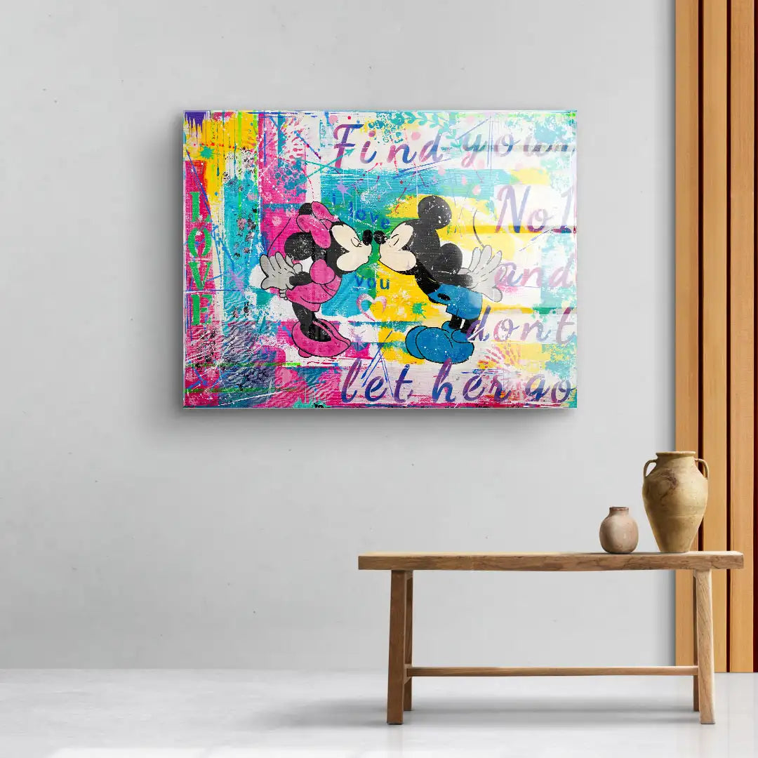 Buntes Wandbild mit Comic-Motiven, küssendes Mäusepaar, moderner Pop-Art-Stil, Wohnzimmerdeko