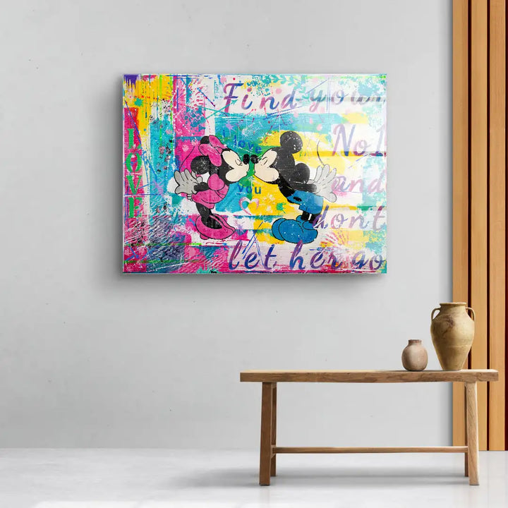 Buntes Wandbild mit Comic-Motiven, küssendes Mäusepaar, moderner Pop-Art-Stil, Wohnzimmerdeko