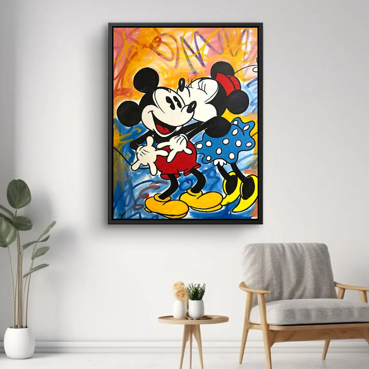 Buntes Pop Art Wandbild mit Comic-Figuren in moderner Wohnzimmer-Einrichtung