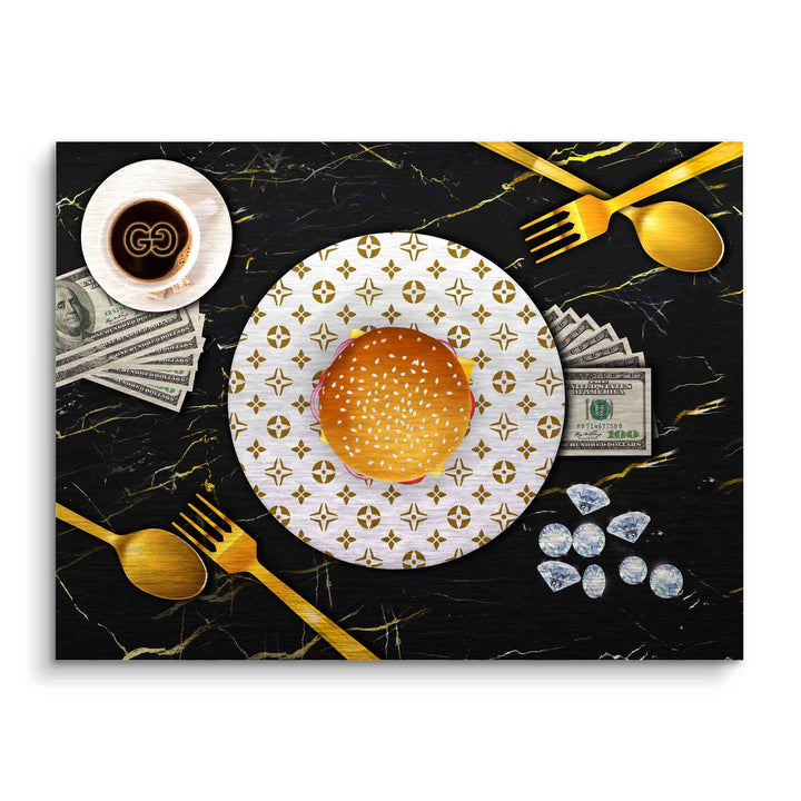 Modernes Wandbild: Luxus-Burger auf verziertem Teller, Geldscheine, Diamanten, goldenes Besteck