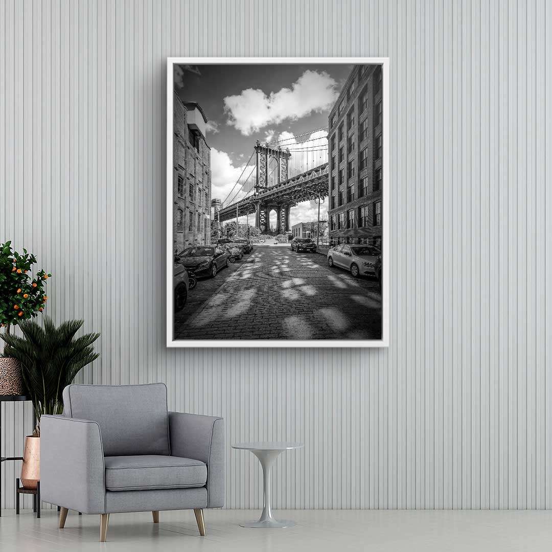 Schwarz-weiß Wandbild Manhatten Bridge mit Stadtmotiv, moderne Wanddekoration im Wohnzimmer