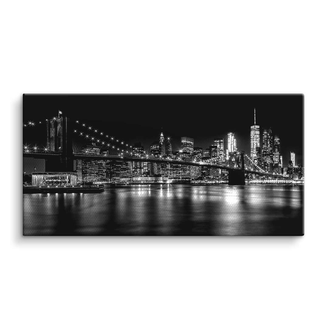 Schwarzweiß Wandbild mit Brooklyn Bridge und Manhattan Skyline bei Nacht, Kunst auf Leinwand