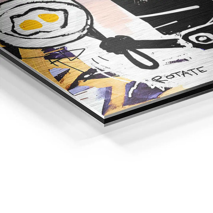 Detailaufnahme modernes Wandbild auf Aluminium mit abstraktem Design, Text und bunten Farben