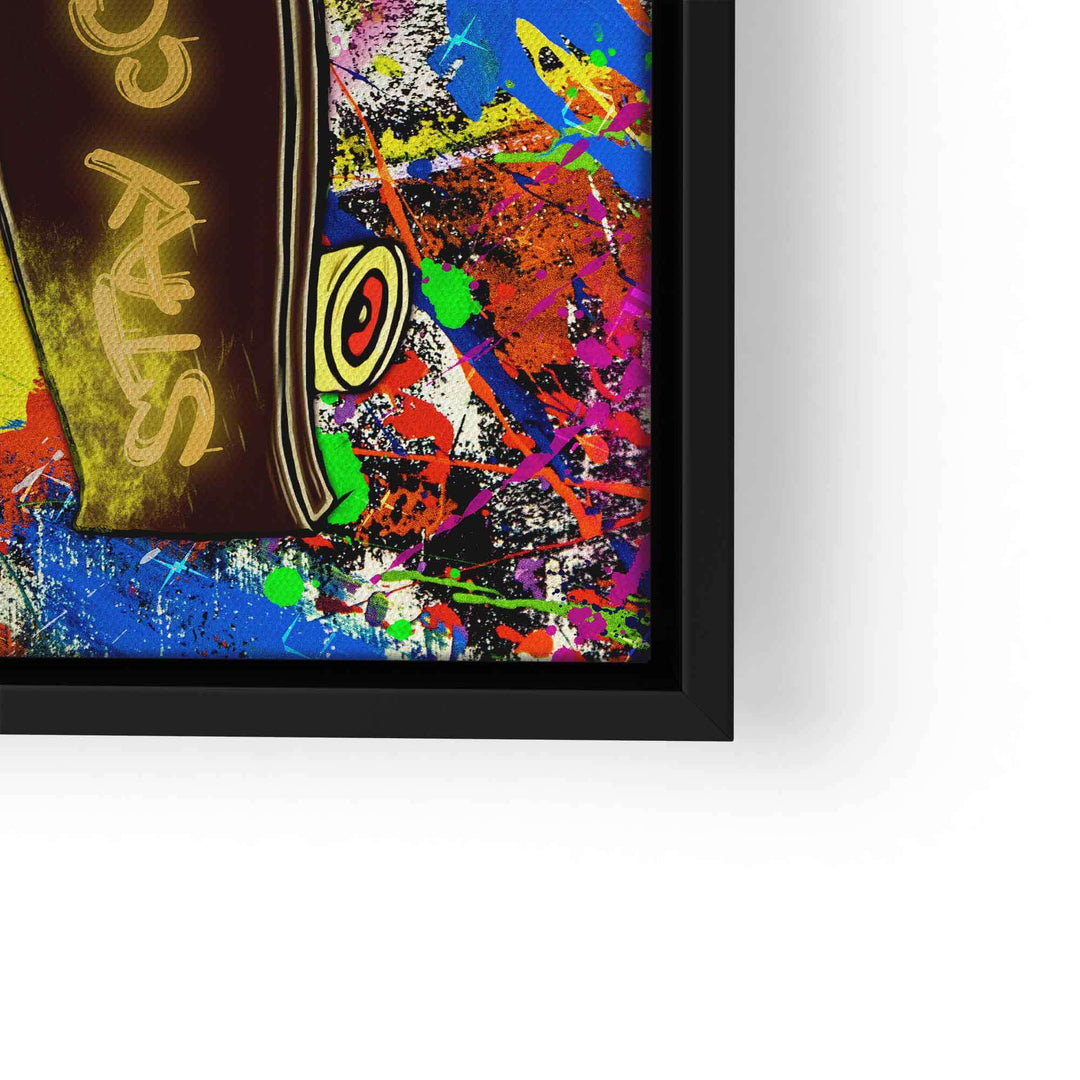 Buntes Pop Art Wandbild mit Skateboard und Graffiti-Spritzern, Leinwand in schwarzem Rahmen
