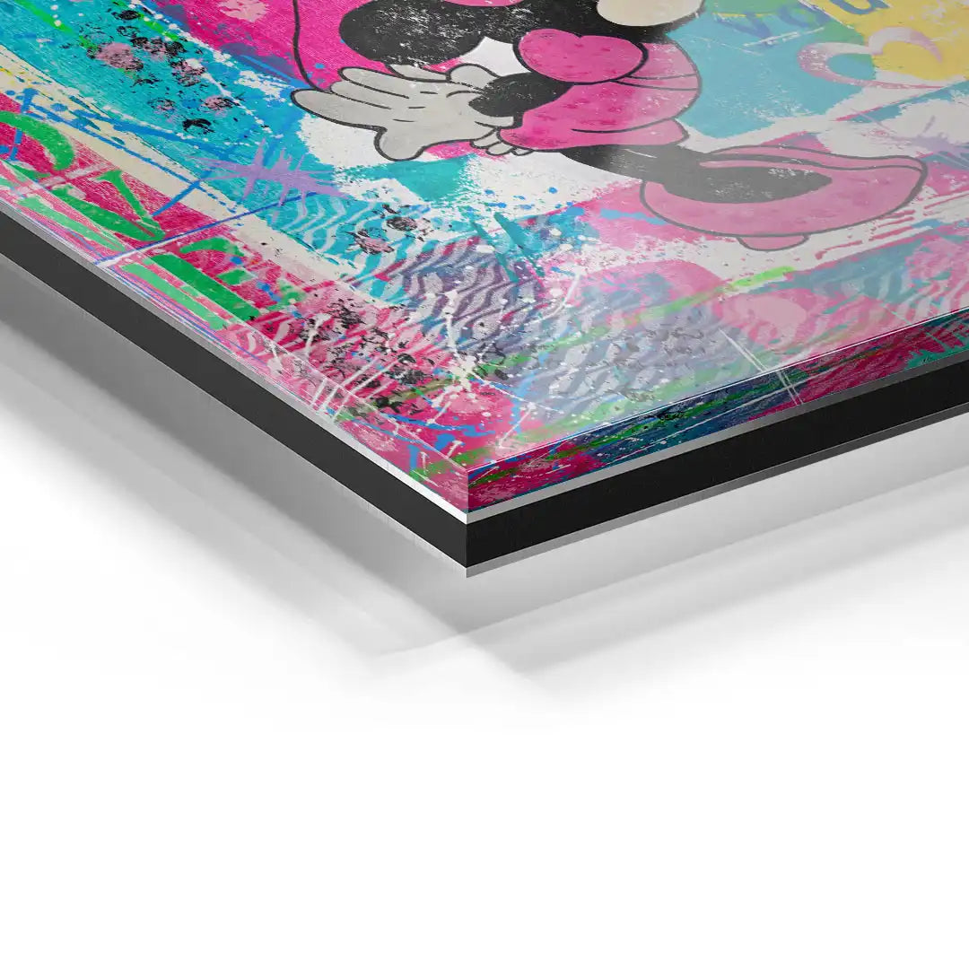 Detail eines bunten Pop Art Wandbilds auf Acrylglas mit Comic-Figur im Street-Art Stil