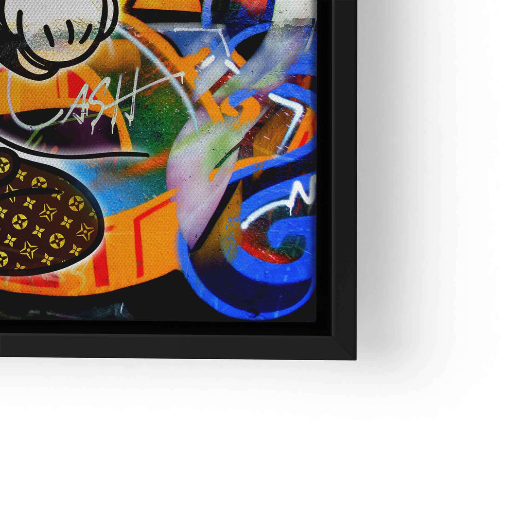 Micky Maus Graffiti Wandbild mit buntem Streetart-Hintergrund und goldenen Mustern