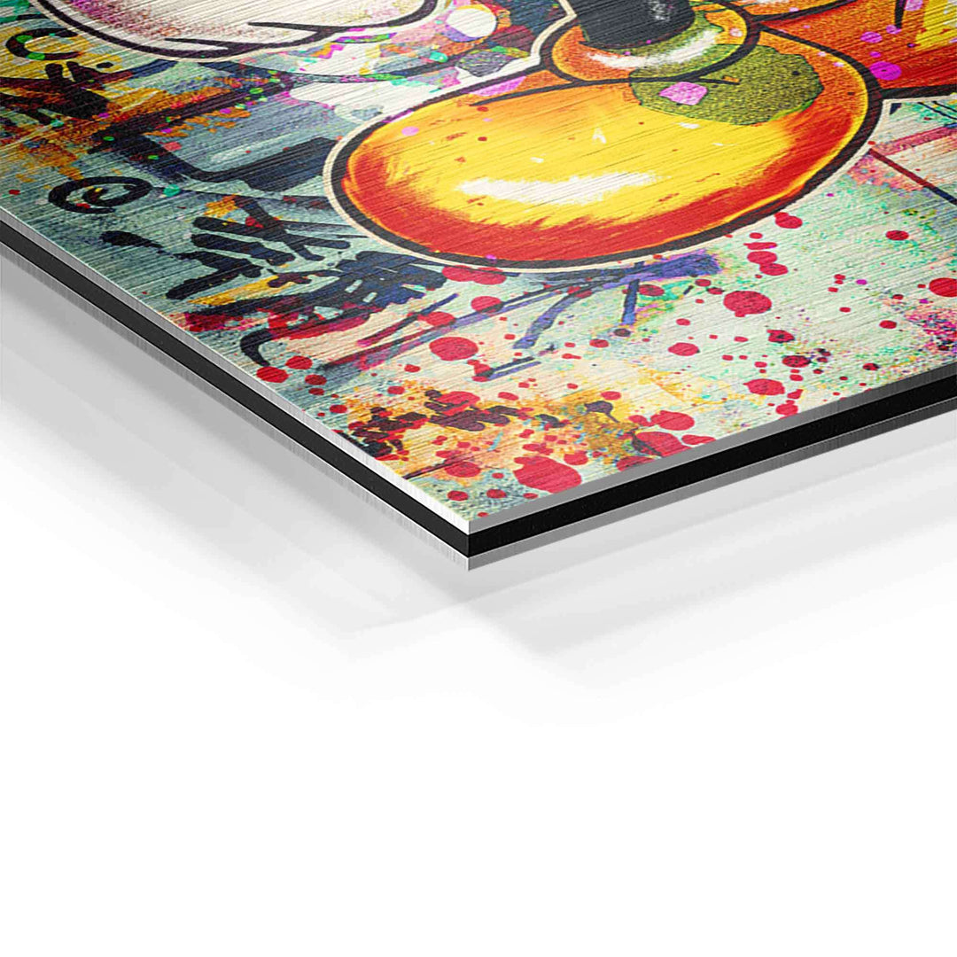Detail eines bunten Graffiti-Wandbilds mit Comic-Motiv und Farbspritzern auf Aluminium