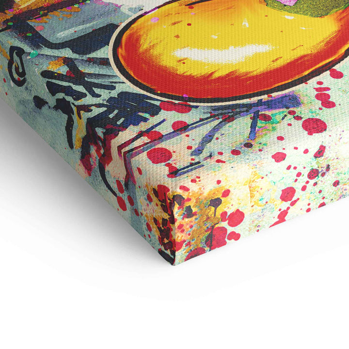 Detail eines bunten Graffiti-Comics auf Leinwand, gelb-rote Farbkleckse und Strukturen