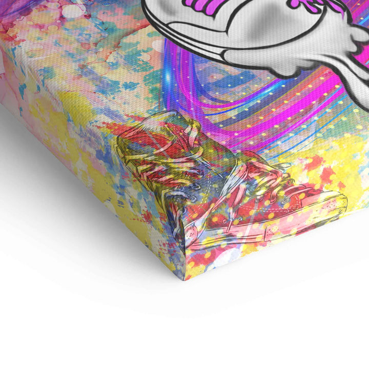 Detail eines bunten Pop Art Wandbilds mit rotem Sneaker und farbenfrohen Spritzern auf Leinwand