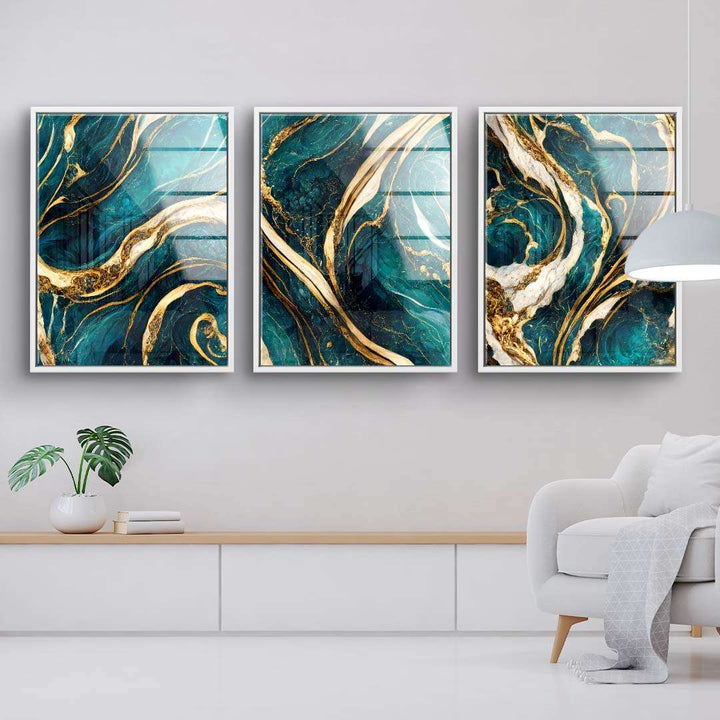 Modernes Wandbild mit abstraktem Muster in Gold und Petrol, dreiteilig, im Wohnzimmer