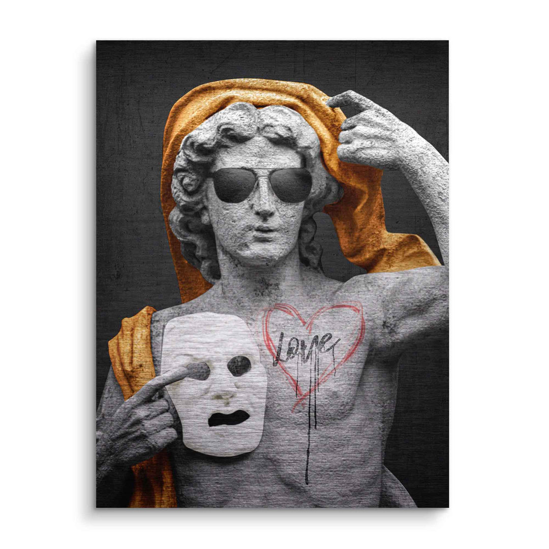 Modernes Wandbild mit Statue, Sonnenbrille, Maske und rotem Herz mit Love-Schriftzug