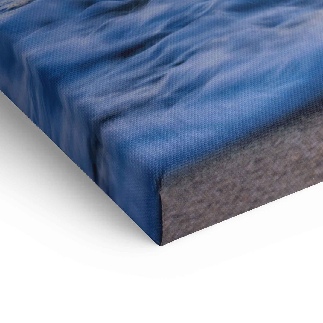 Leinwanddruck Detailansicht, strukturierte Oberfläche mit blauem Meeresmotiv am Rand