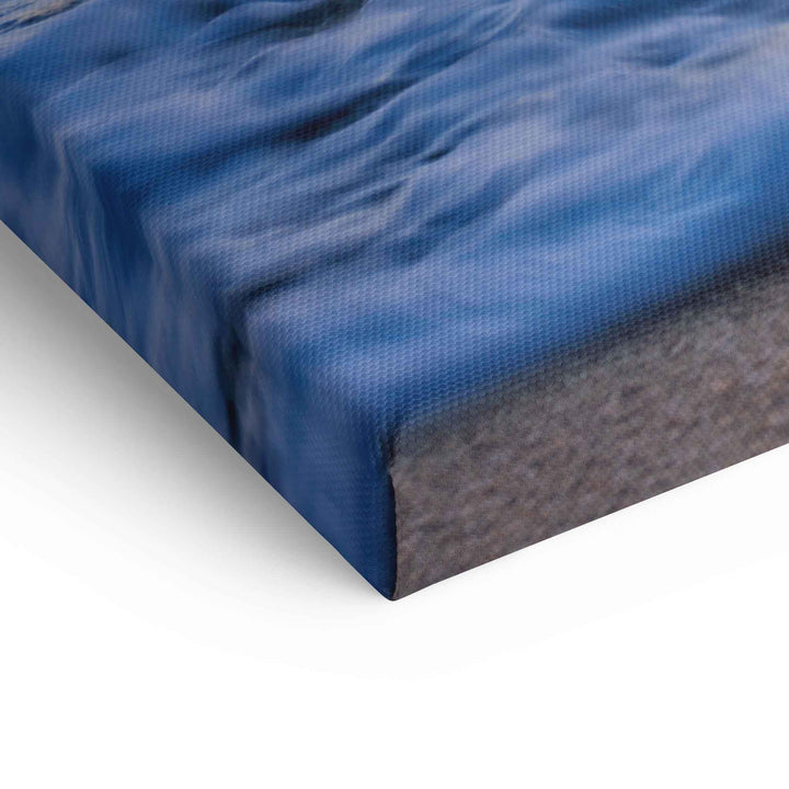 Leinwanddruck Detailansicht, strukturierte Oberfläche mit blauem Meeresmotiv am Rand