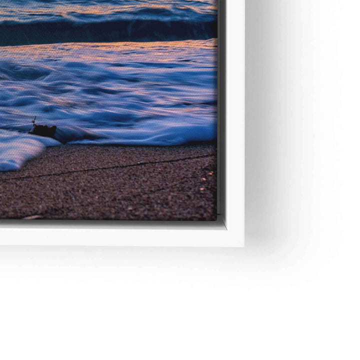 Wandbild Strand mit Meereswellen und Geäst bei Sonnenuntergang, Naturmotiv