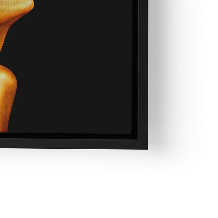Modernes Wandbild mit goldenem Profil einer Frau auf schwarzem Hintergrund im Rahmen