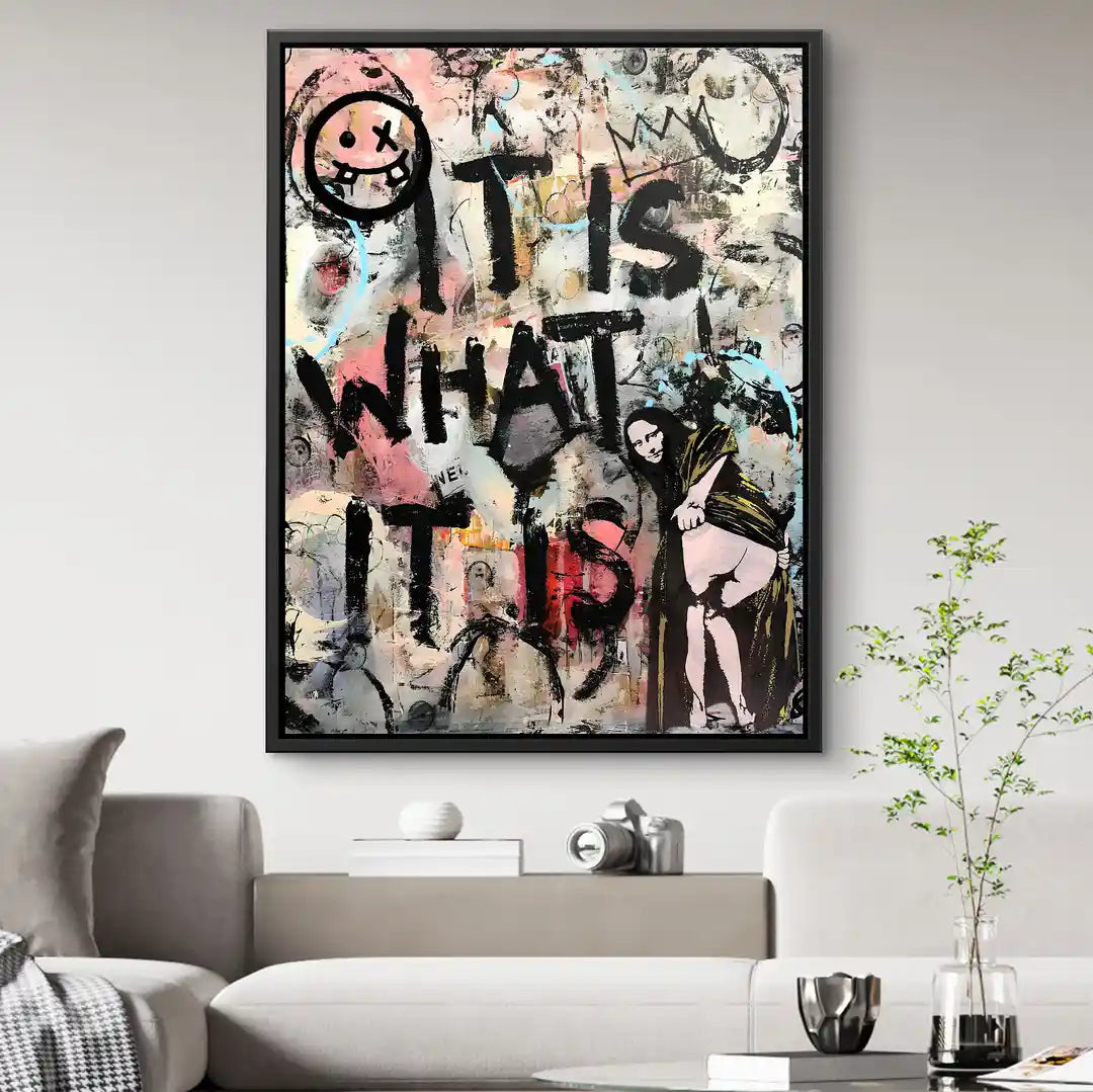 Modernes Wandbild mit Graffiti-Stil, Mona Lisa Motiv, Schriftzug 'It is what it is', Wohnzimmer