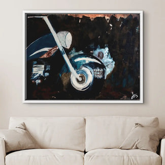 Modernes Wandbild mit abstrakter Motorrad-Kunst über einem Sofa, dunkle Farben, Wohnzimmer-Deko