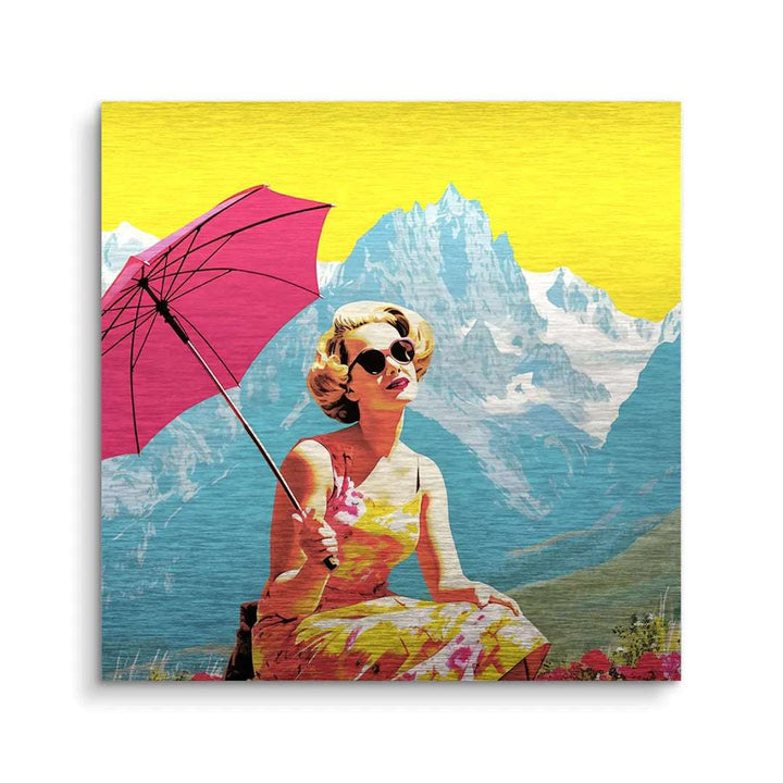 Modernes Wandbild mit Pop Art Frau, Sonnenbrille, rosa Schirm vor bunten Bergen