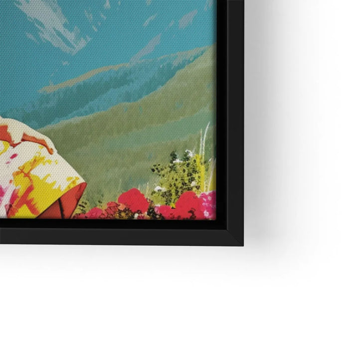 Detail eines Wandbilds mit bunten Bergen, Blumen und moderner Kunst auf Leinwand im schwarzen Rahmen