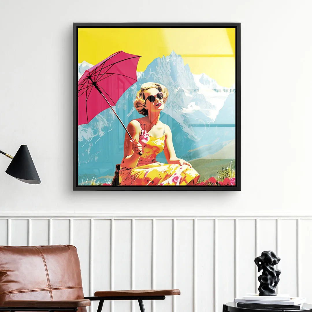 Pop Art Wandbild Frau mit Sonnenbrille und Schirm vor Bergen, gelber Himmel