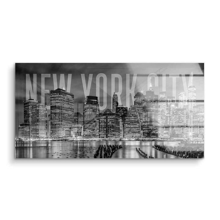 Schwarz-weißes Wandbild New York City Skyline bei Nacht, moderne Stadtansicht mit Schriftzug.