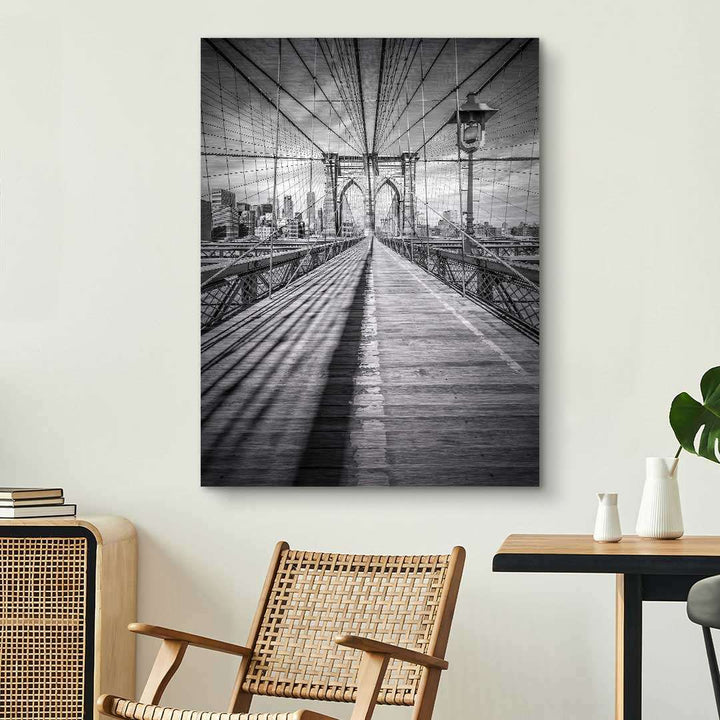 Schwarzweißes Wandbild Brooklyn Bridge NYC im modernen Wohnzimmer, Stadtmotiv Kunst