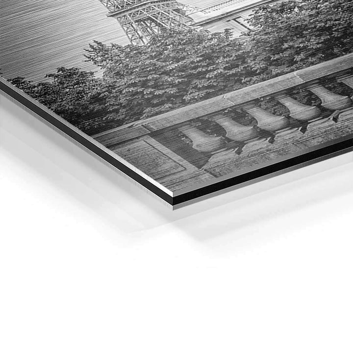 Detailansicht Wandbild Paris mit Eiffelturm, Bäume und Balustrade auf Aluminium