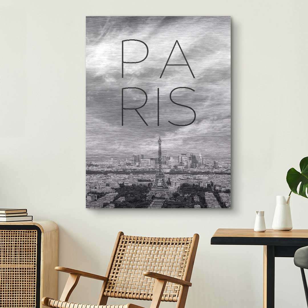 Modernes Wandbild Paris mit Eiffelturm Skyline in Schwarz-Weiß im Wohnzimmer dekoriert