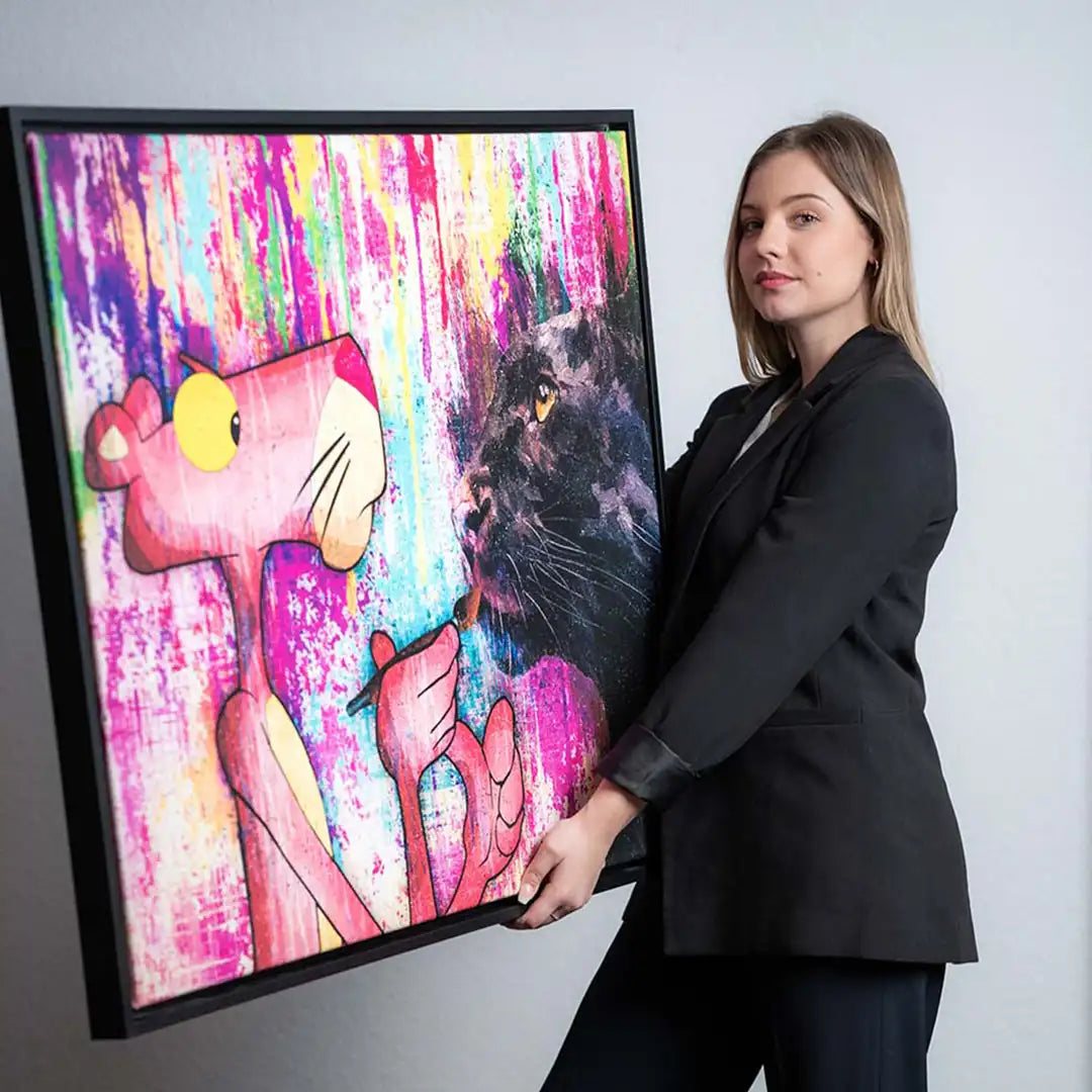 Kunstliebhaberin mit Pink Panther Bild von ArtMind