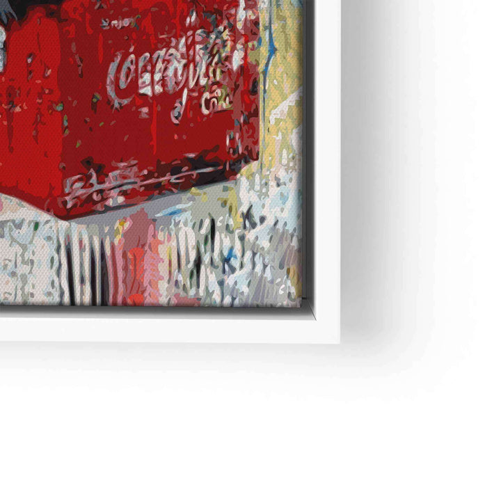 Detail eines Pop Art Wandbilds mit roter Cola-Kiste auf bunter Leinwand
