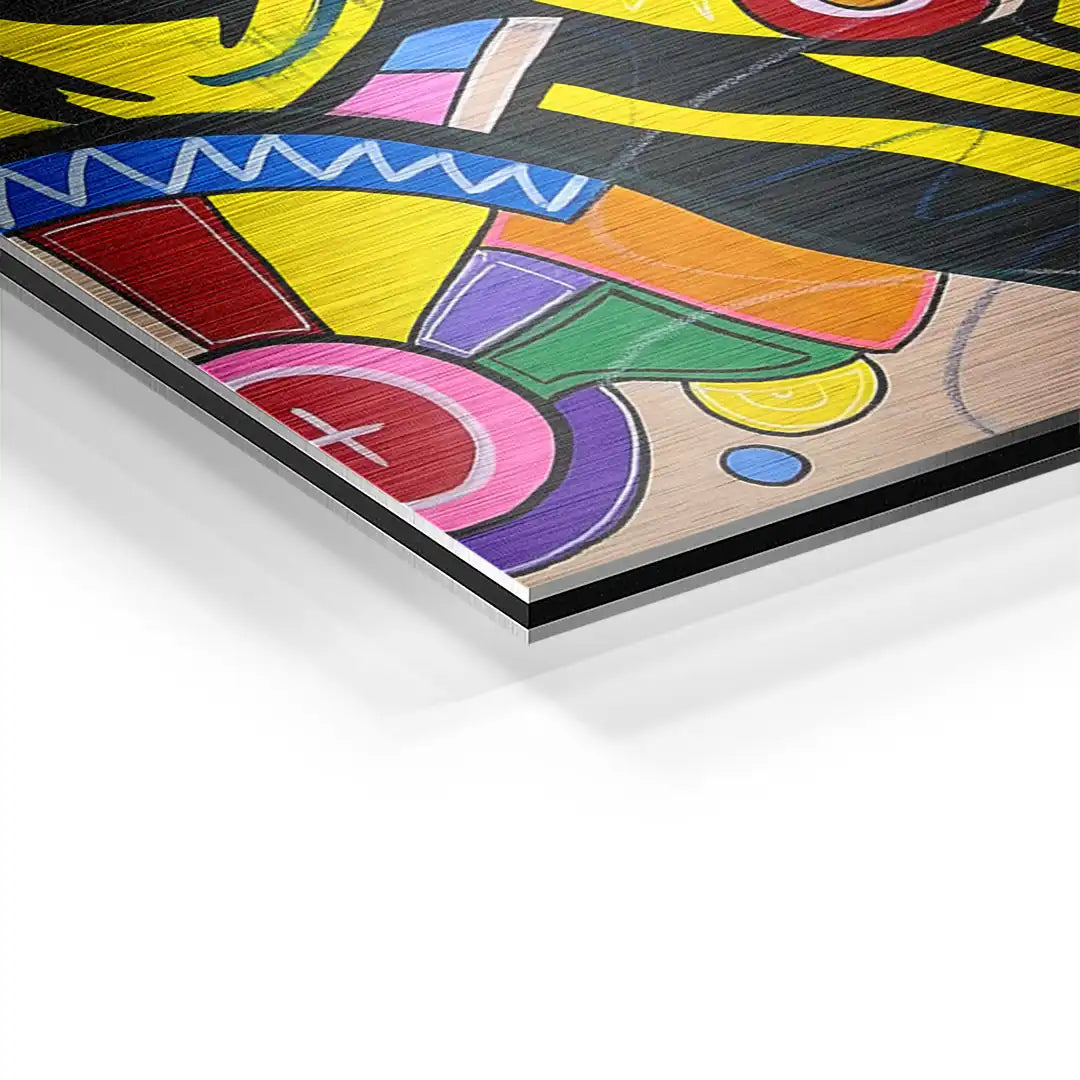 Detailaufnahme eines farbenfrohen Pop Art Wandbilds auf Aluminium mit abstrakten Formen