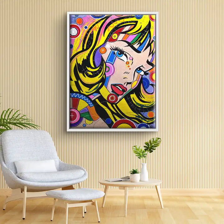 Modernes Pop Art Wandbild mit Porträt einer Frau in bunten Farben im Wohnzimmer