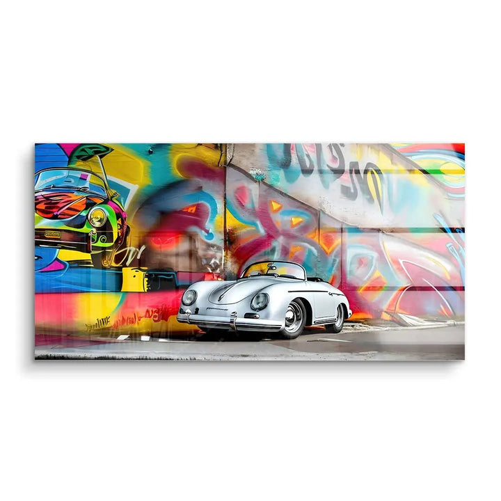 Weiße Porsche Cabrio Wandbild vor bunter Graffiti-Kulisse, moderne Pop Art Kunst